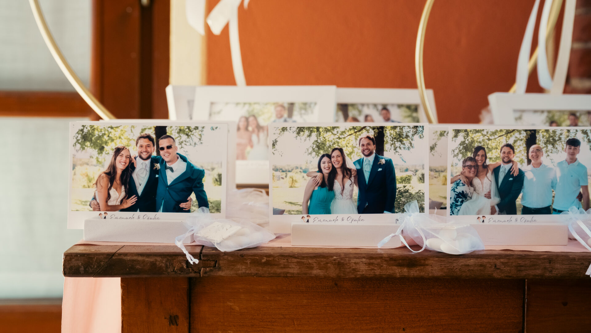 Foto del matrimonio con grafica personalizzata, confezionata come bomboniera per gli ospiti