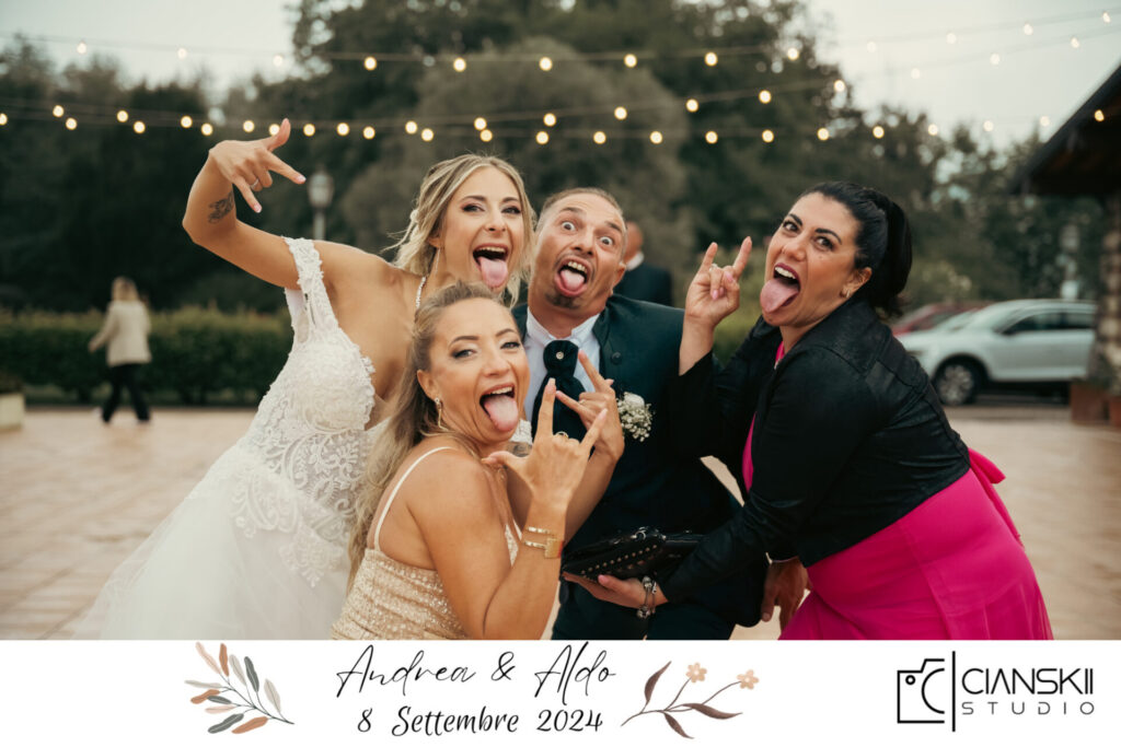 Foto del matrimonio stampata con grafica personalizzata e design unico per gli sposi.